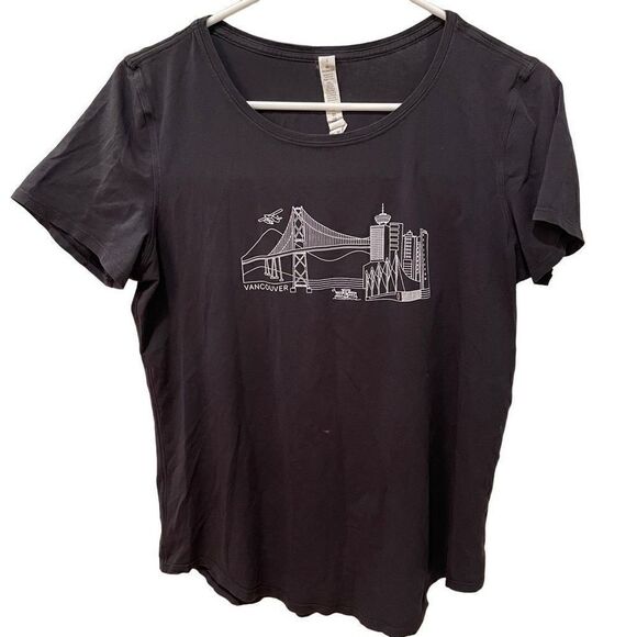Lululemon TShirt Womens 6 Black 5 Year Basic Tee Vancouver Cityscape FLAWED - Picture 1 of 6